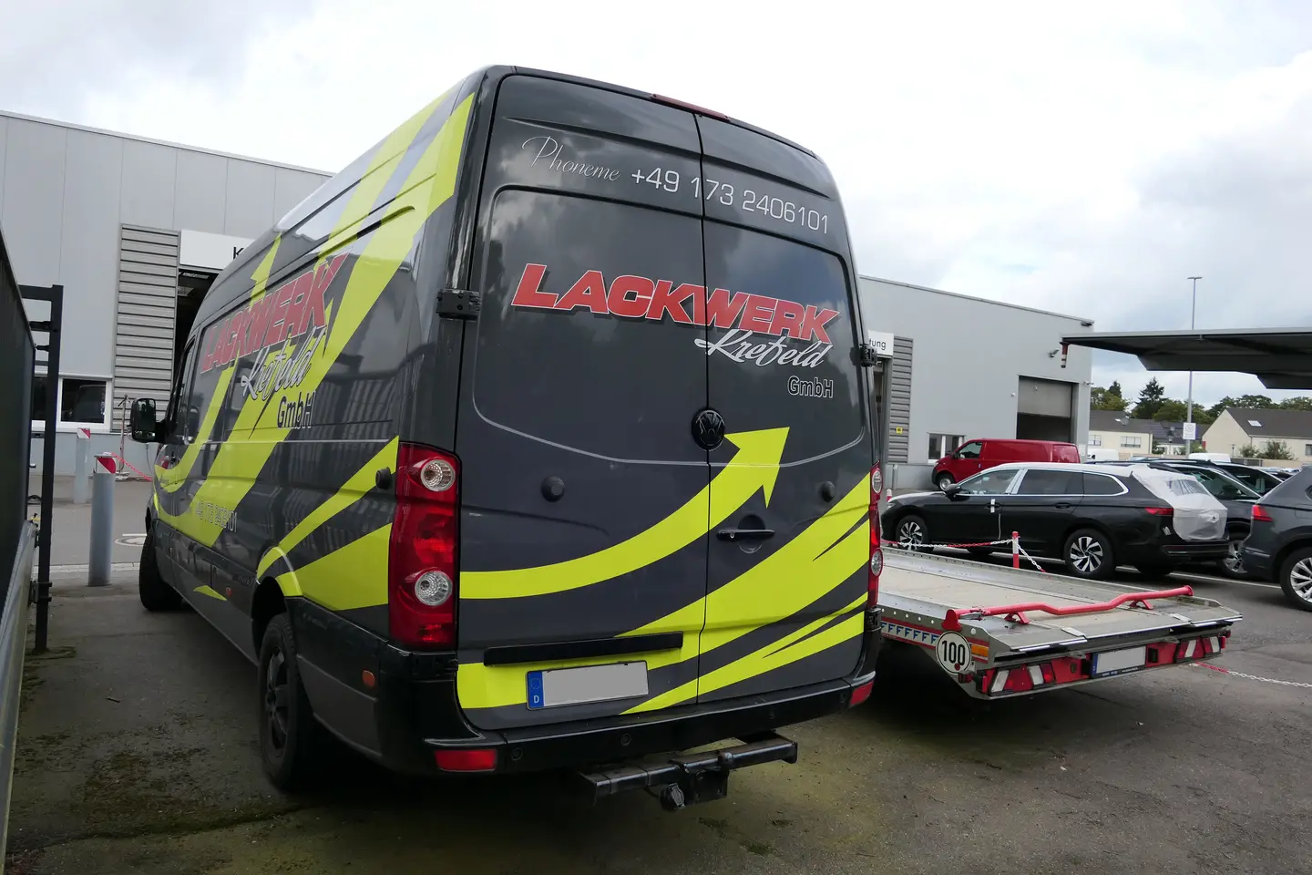 Impressionen Unser Werkstattfahrzeug mit Logo und unserem neuen Layout,
sowie Anschrift und Kontaktdaten